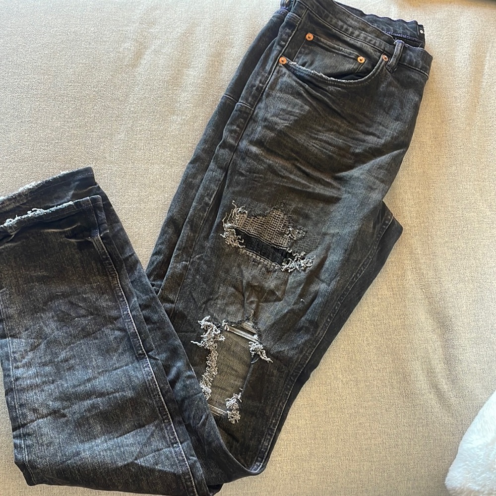 Men’s slim fit low rise with slim leg jean